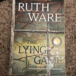 The Lying Game by - Paperback